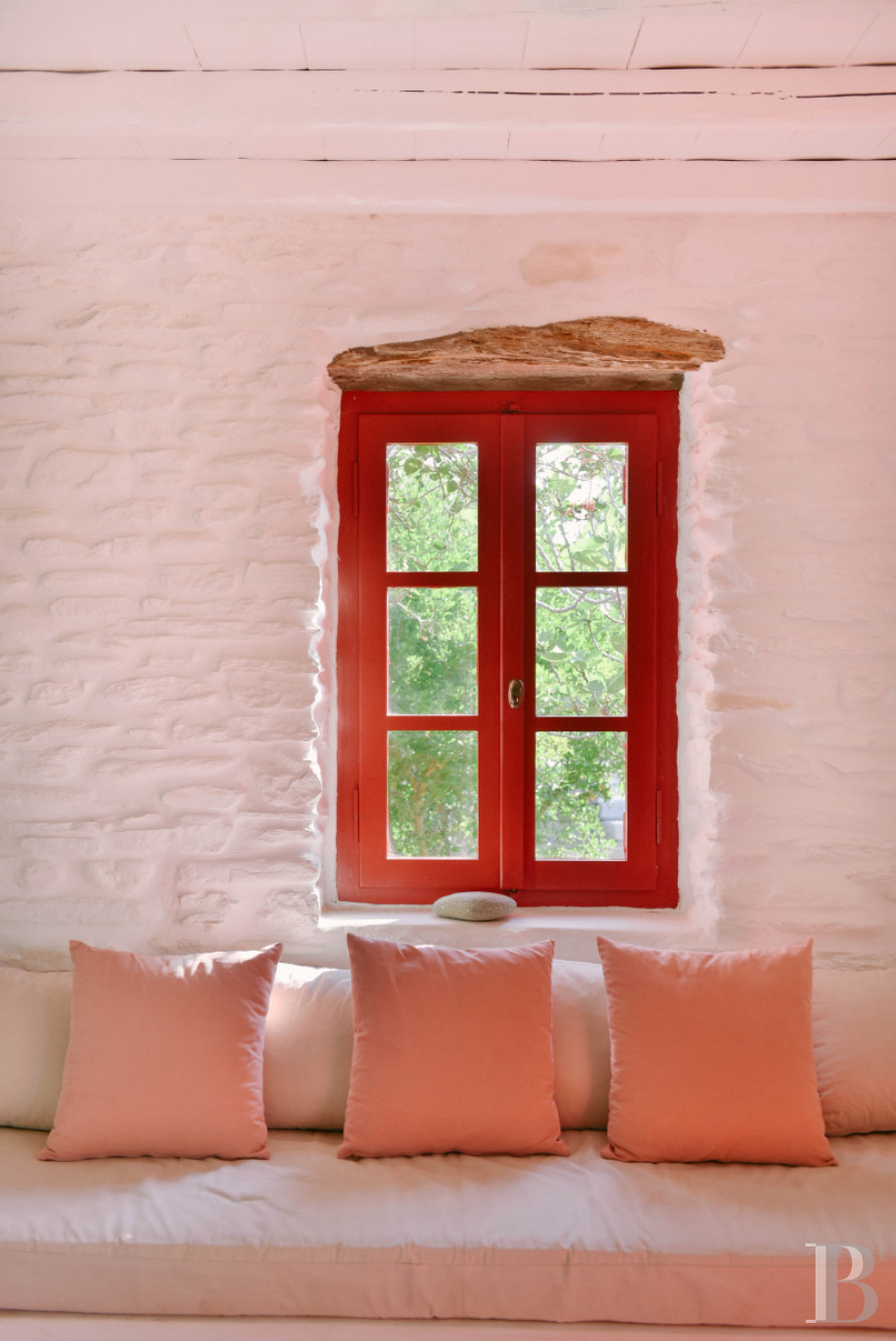 Three former sheepfolds united by a beautiful spirit by the sea in Tinos, the Cyclades - photo  n°12